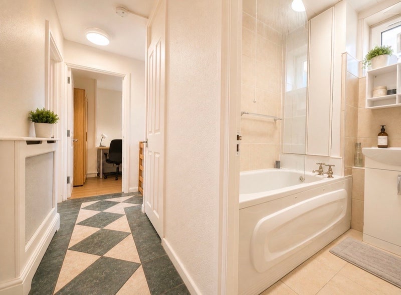 Room Compton Close in Greater London