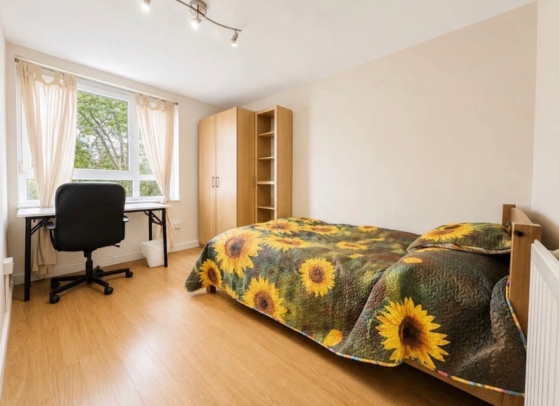 Room Compton Close in Greater London
