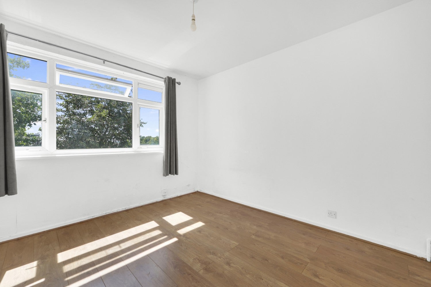 Flat Solebay Street in Greater London
