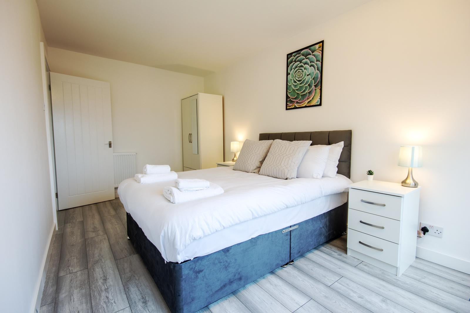Flat Polesden Gardens in Greater London