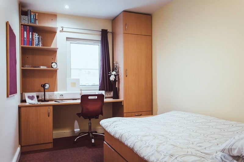 Room Shearbridge Road in Bradford