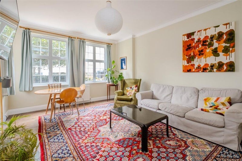 Room Leigham Avenue in Greater London