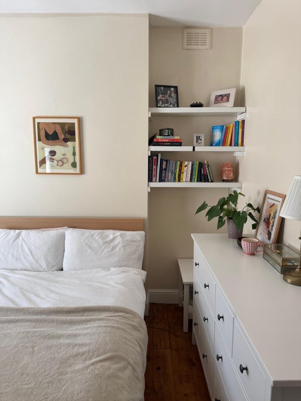 Room Barry Road in Greater London