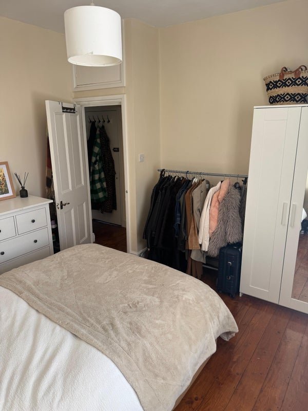 Room Barry Road in Greater London
