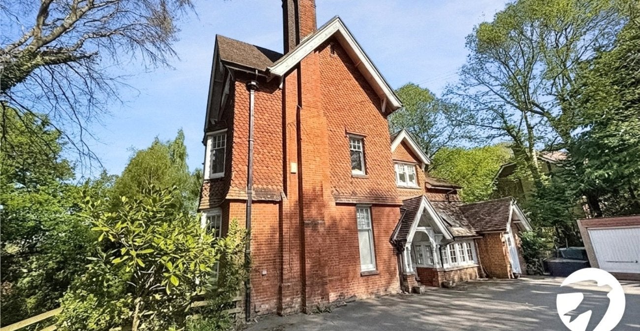 Flat Hitchen Hatch Lane in Sevenoaks