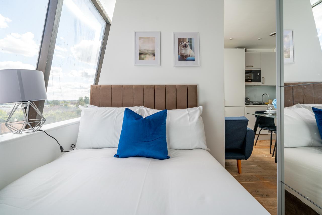 Flat Victoria Road in Greater London