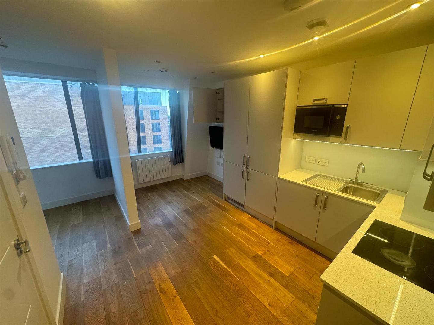 Flat Victoria Road in Greater London