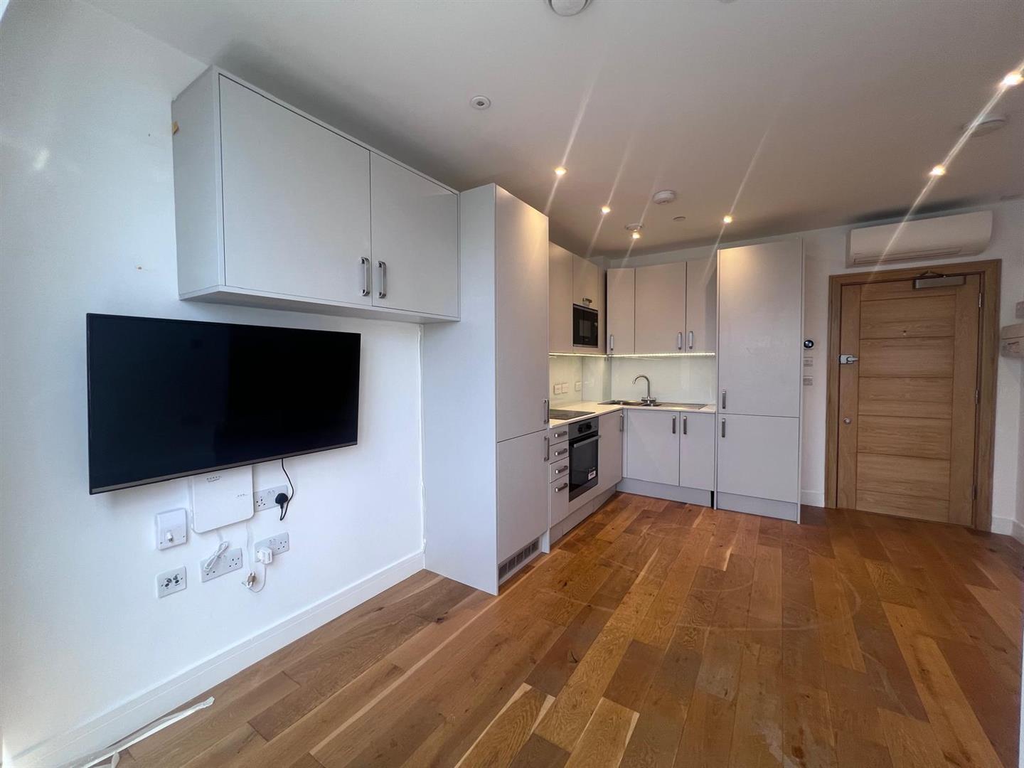 Flat Victoria Road in Greater London