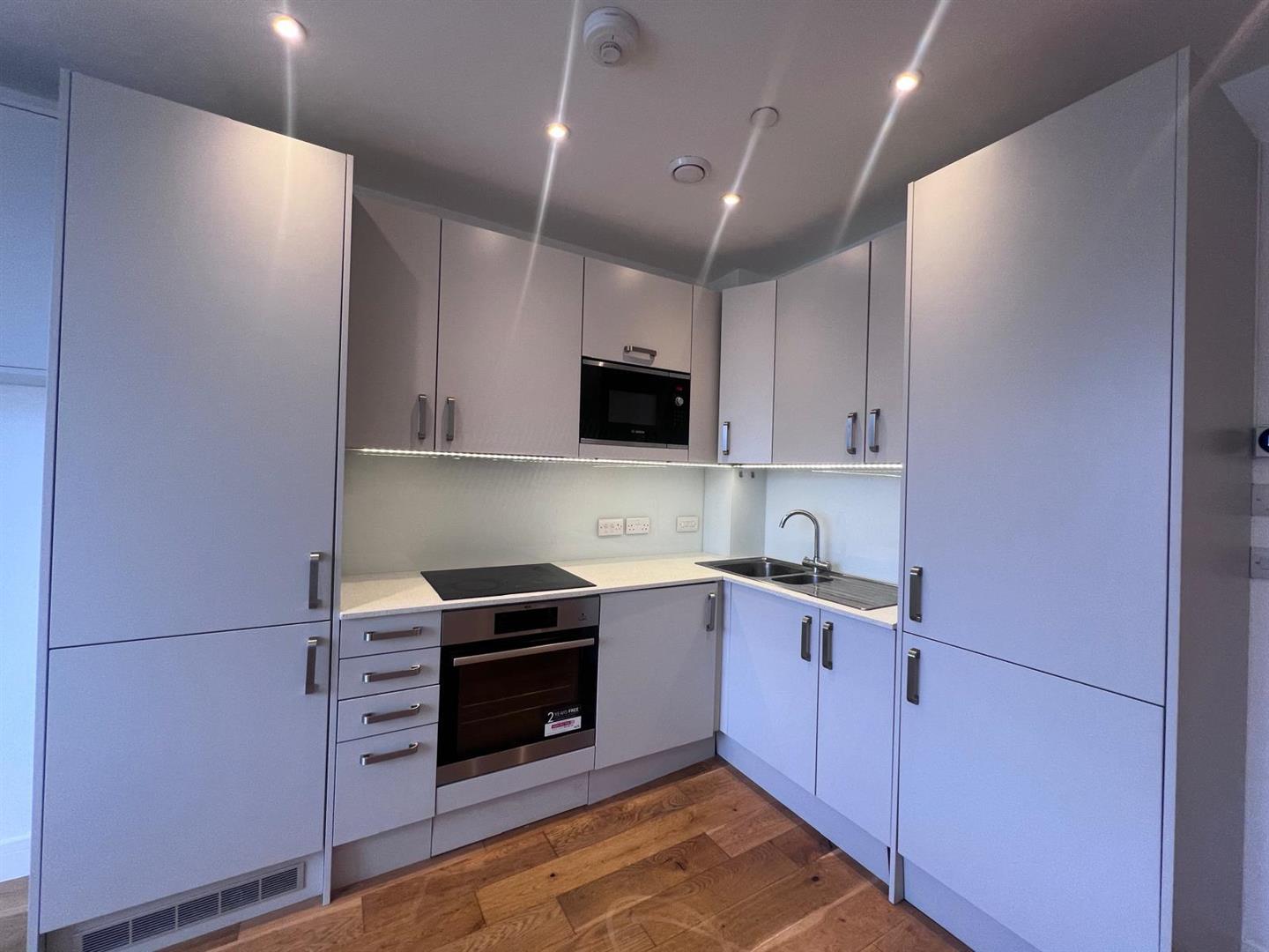 Flat Victoria Road in Greater London