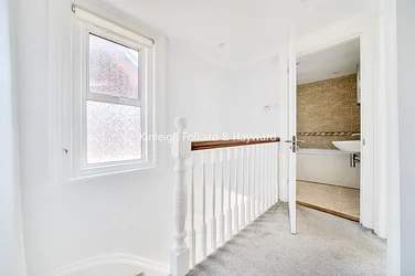 Flat Willow Grove in Greater London