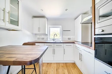 Flat Willow Grove in London