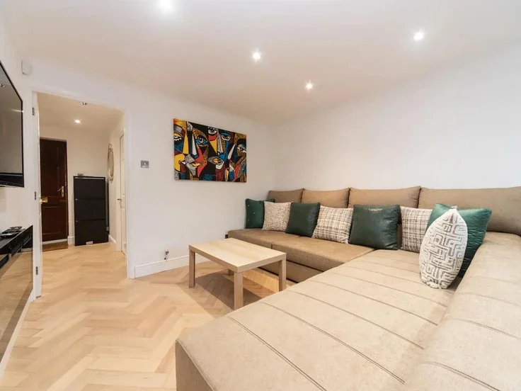 House Hemmings Close in Greater London