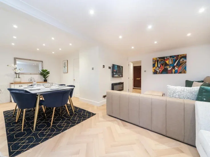 House Hemmings Close in Greater London