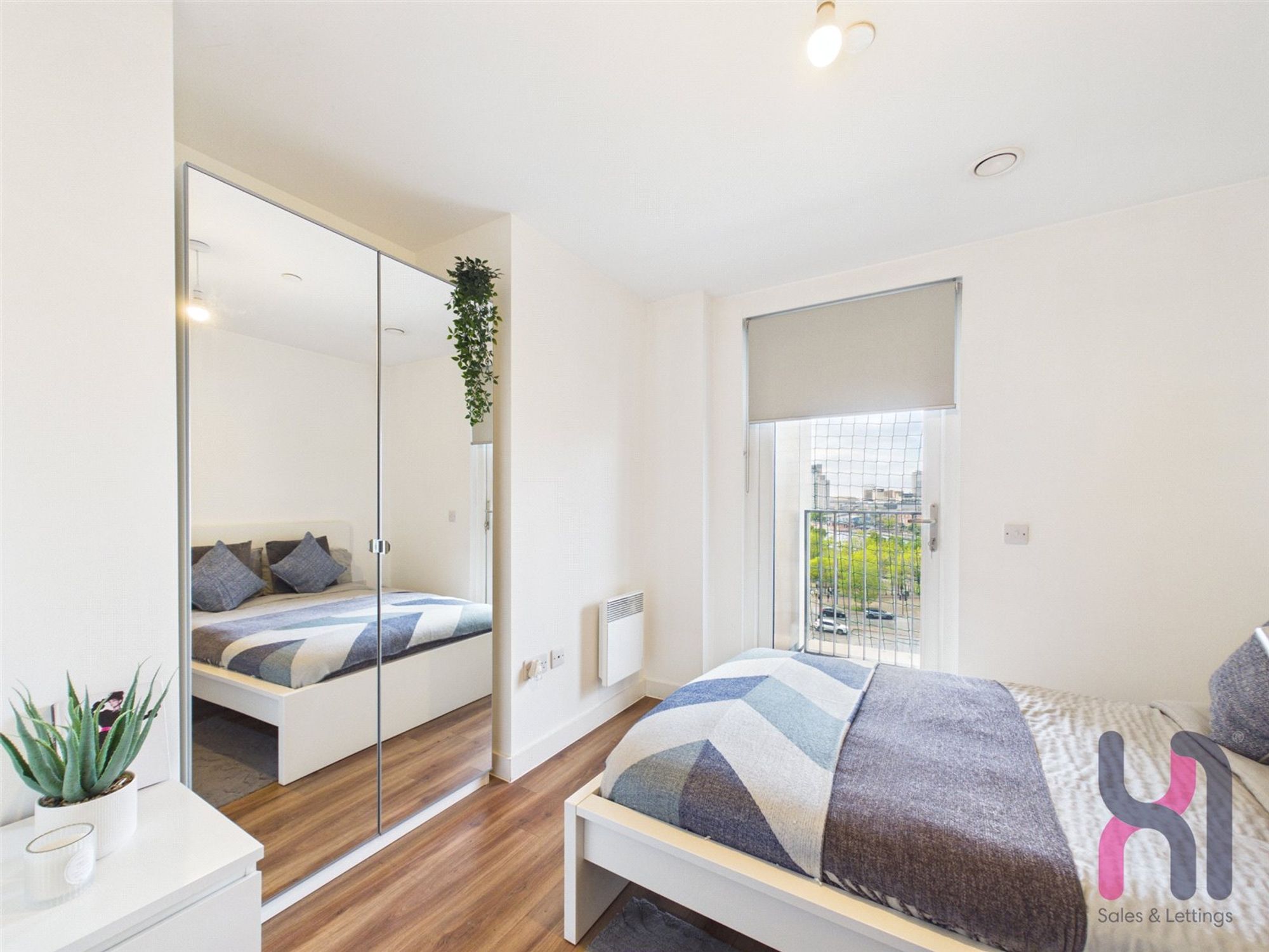 Flat Elmira Way in Salford