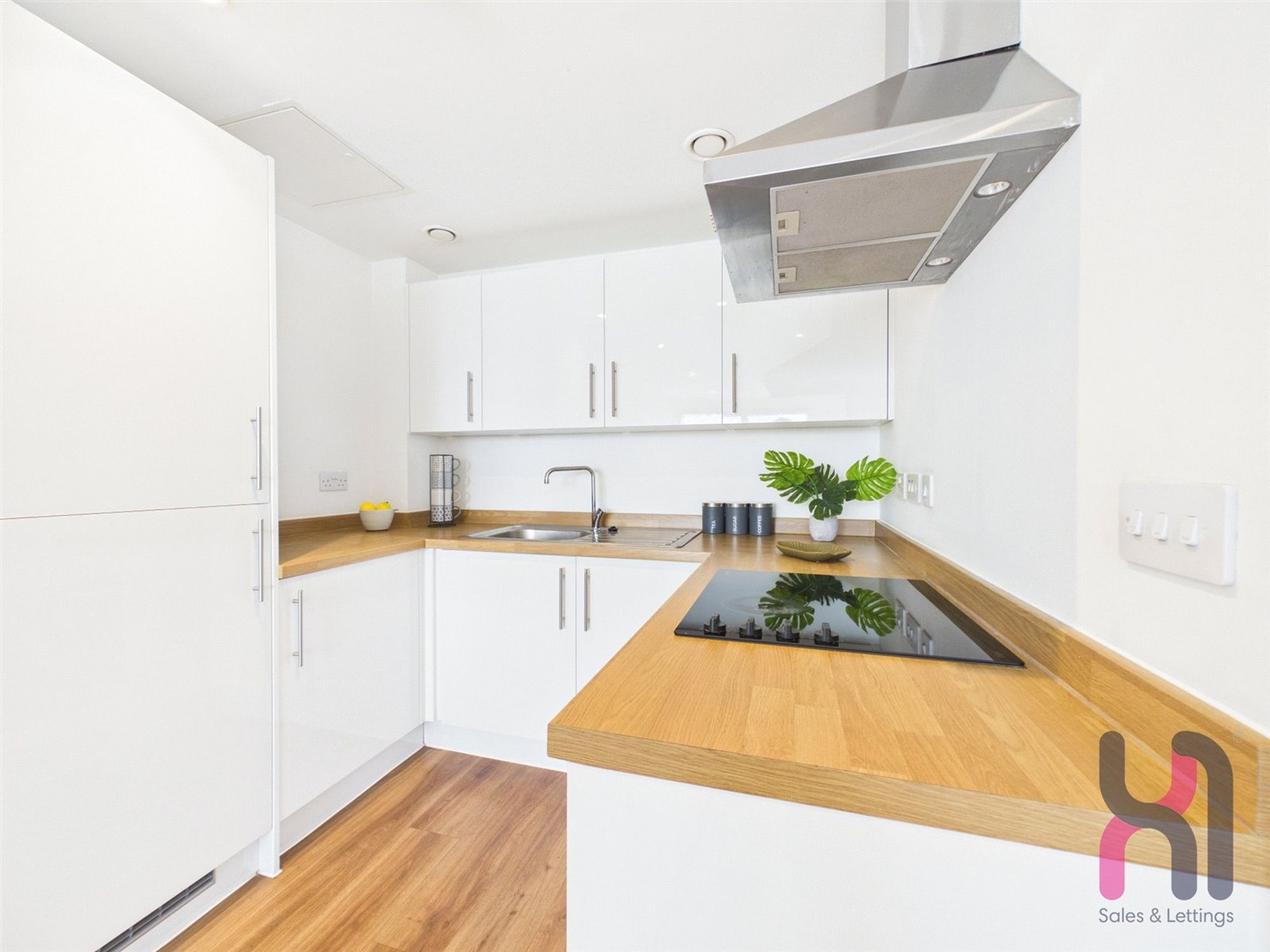 Flat Elmira Way in Salford