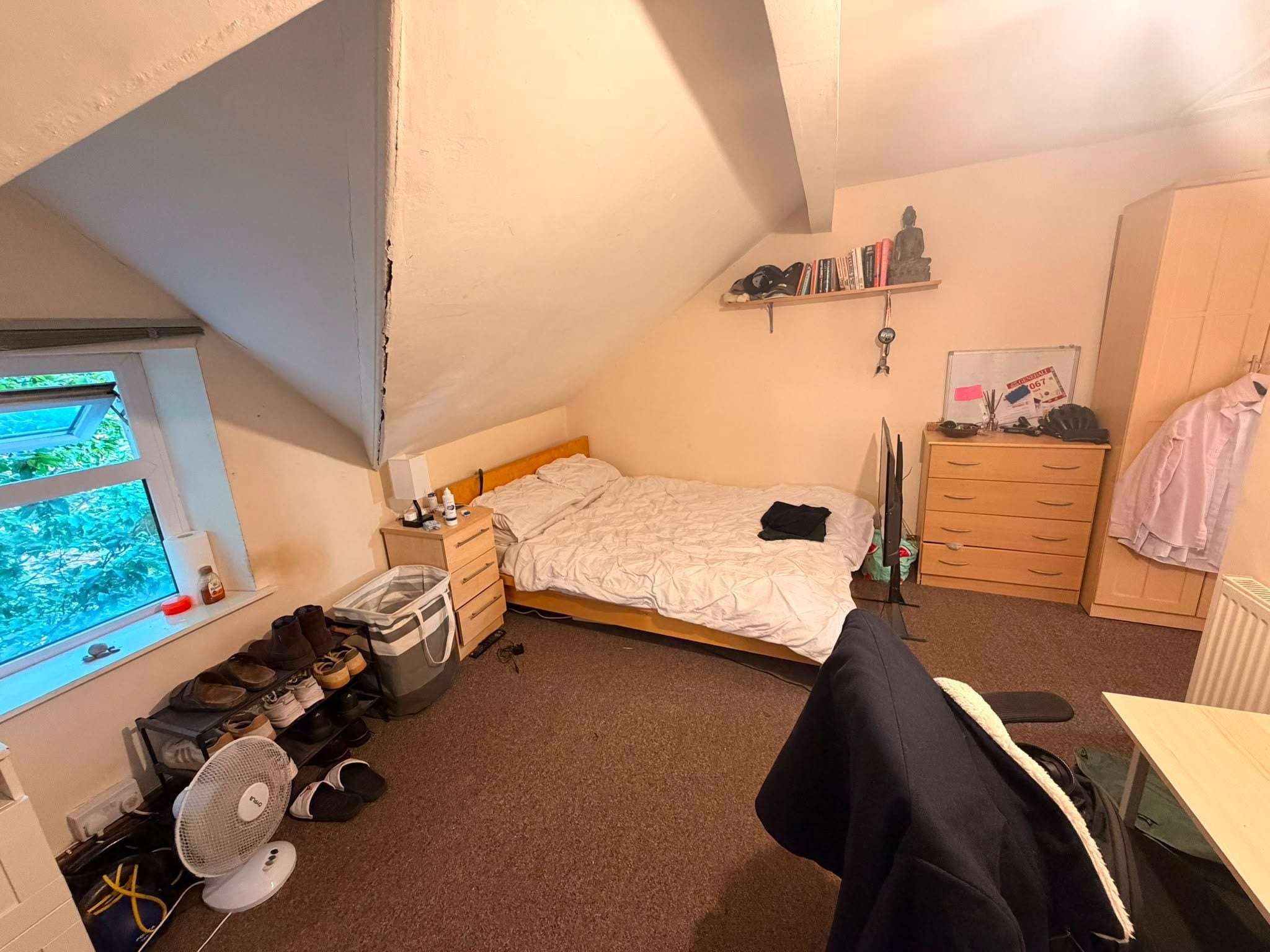 Room Clive Road in Cardiff