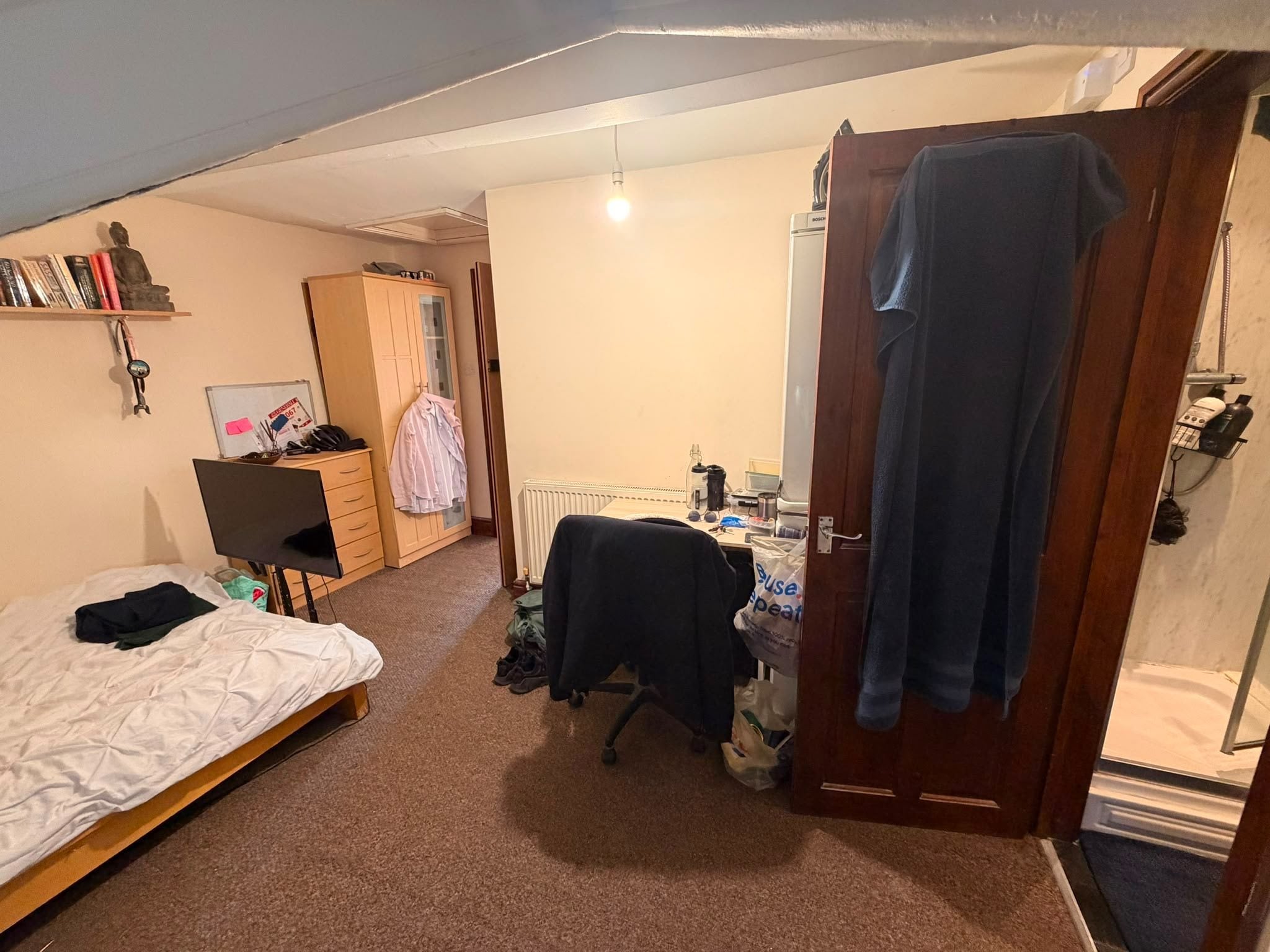 Room Clive Road in Cardiff
