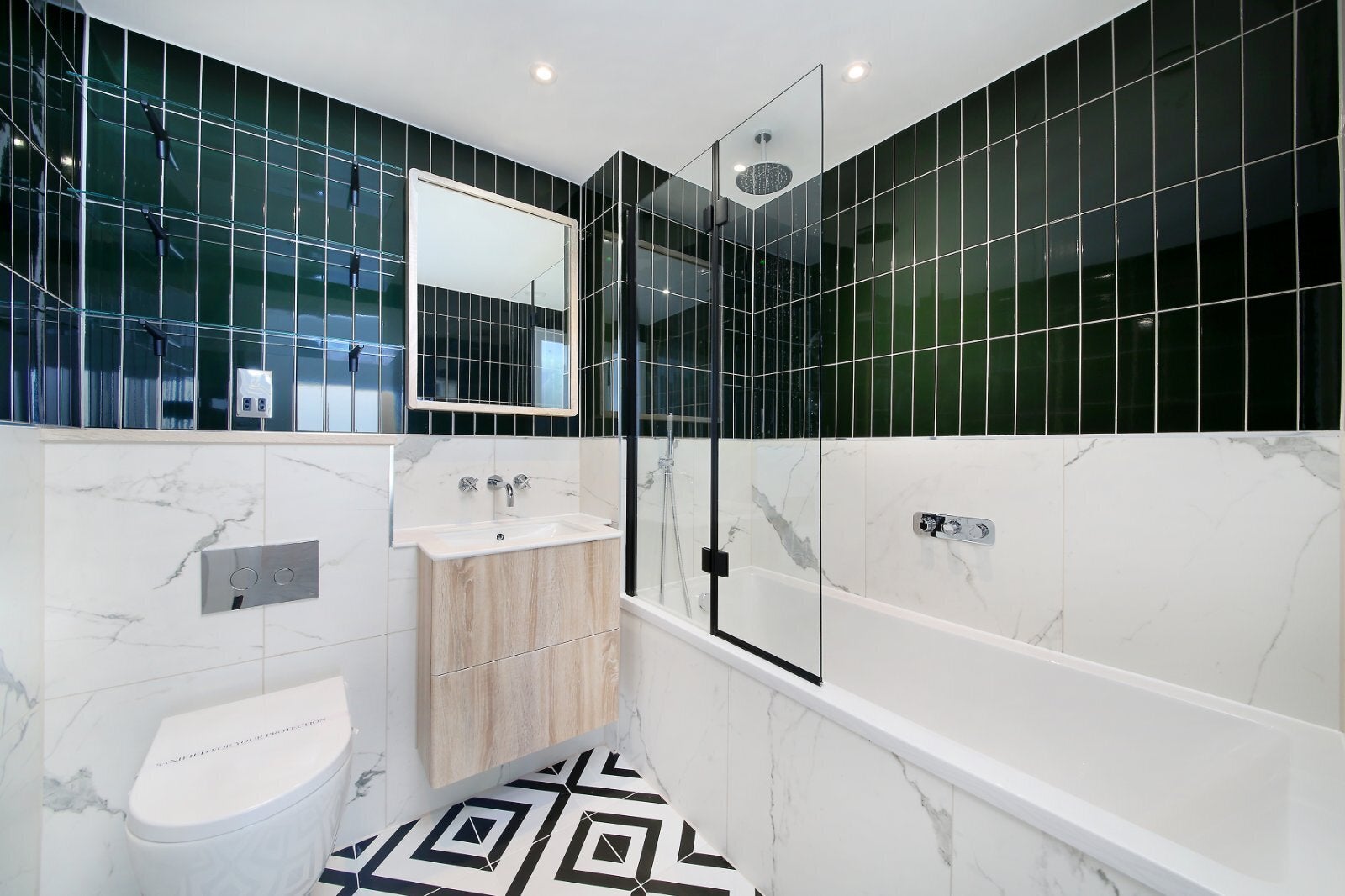 Flat Grayshott Road in Greater London