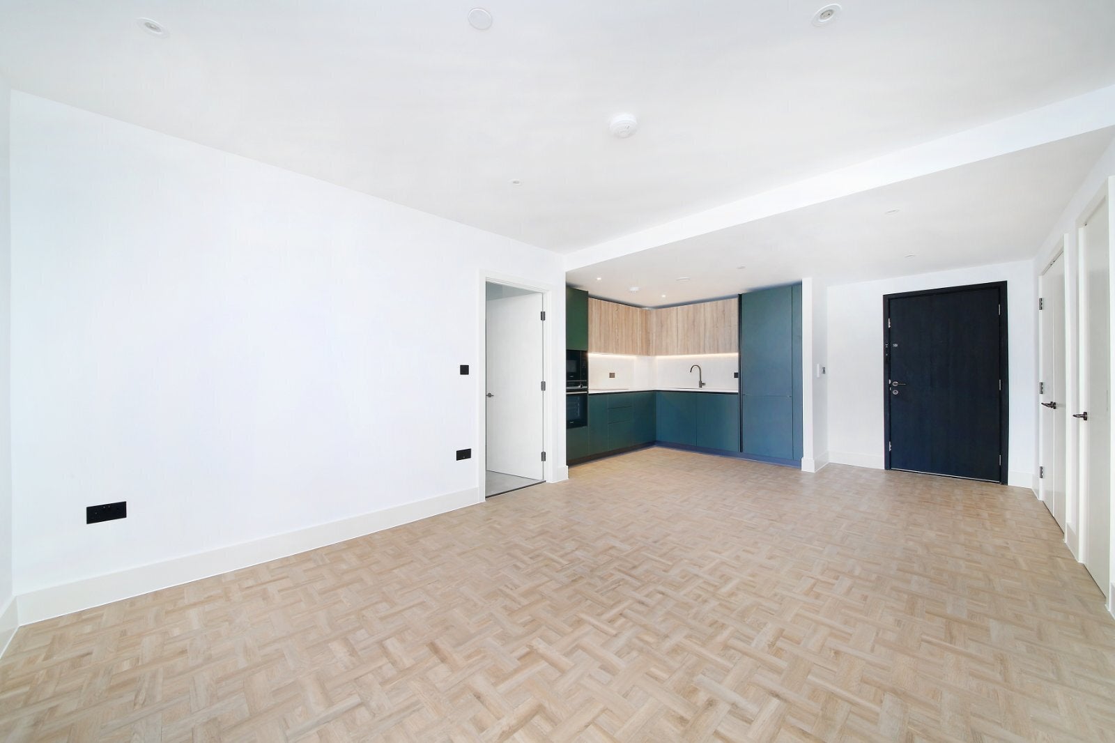 Flat Grayshott Road in Greater London