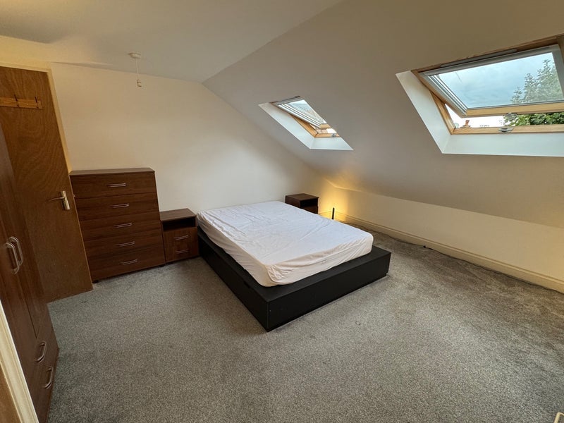 Room Calderon Road in Greater London