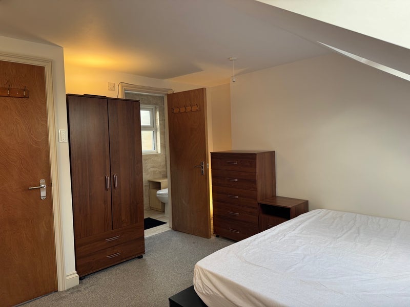 Room Calderon Road in Greater London