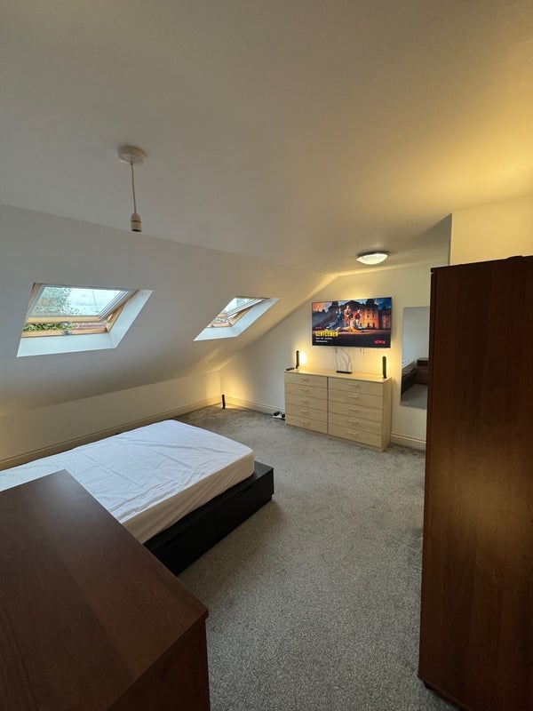 Room Calderon Road in Greater London