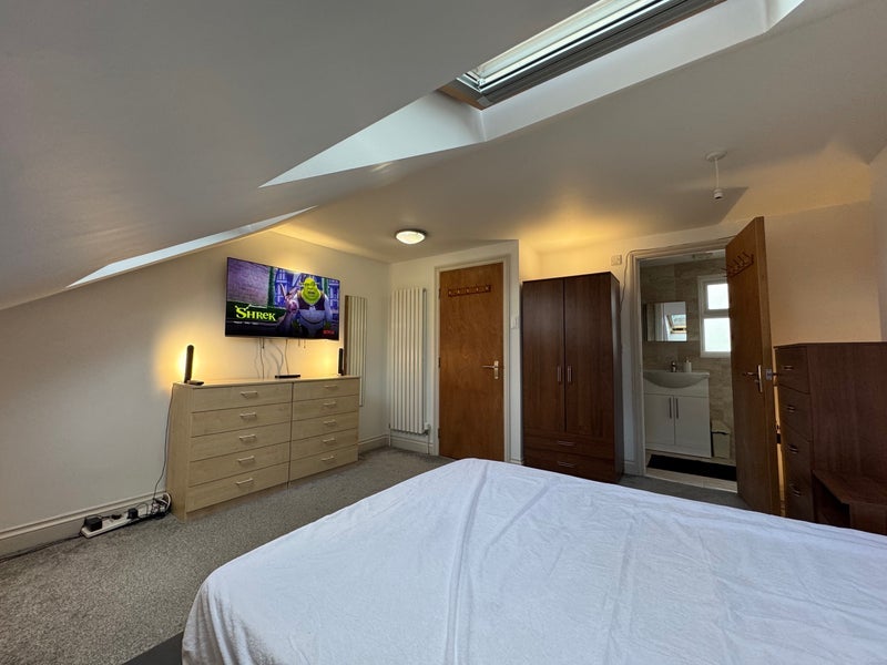 Room Calderon Road in Greater London