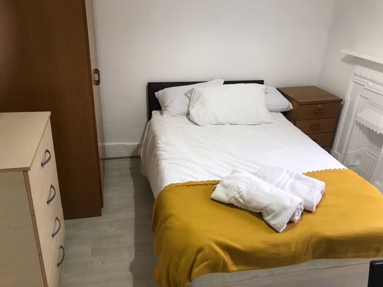 Room Finchley Road in Greater London