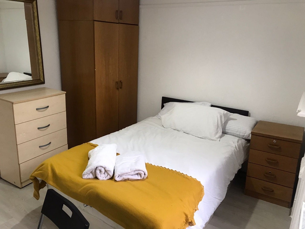 Room Finchley Road in Greater London