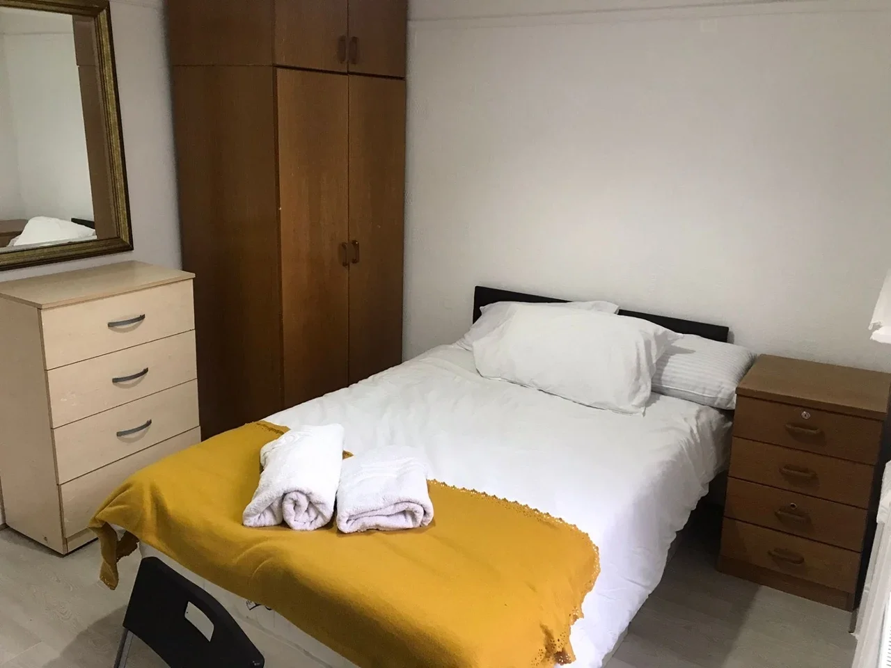 Room Finchley Road in Greater London