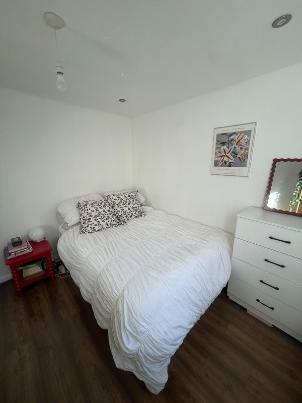 Room Kingsland Road in Greater London