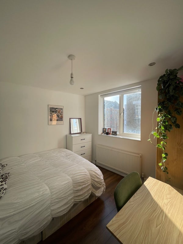 Room Kingsland Road in Greater London