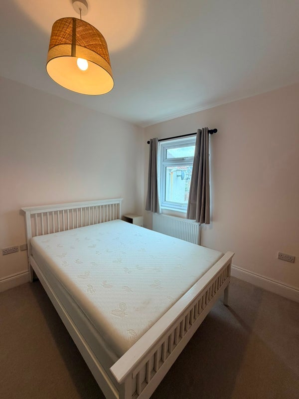 Room Luckwell Road in Bristol