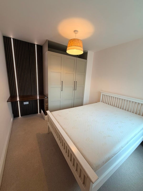 Room Luckwell Road in Bristol