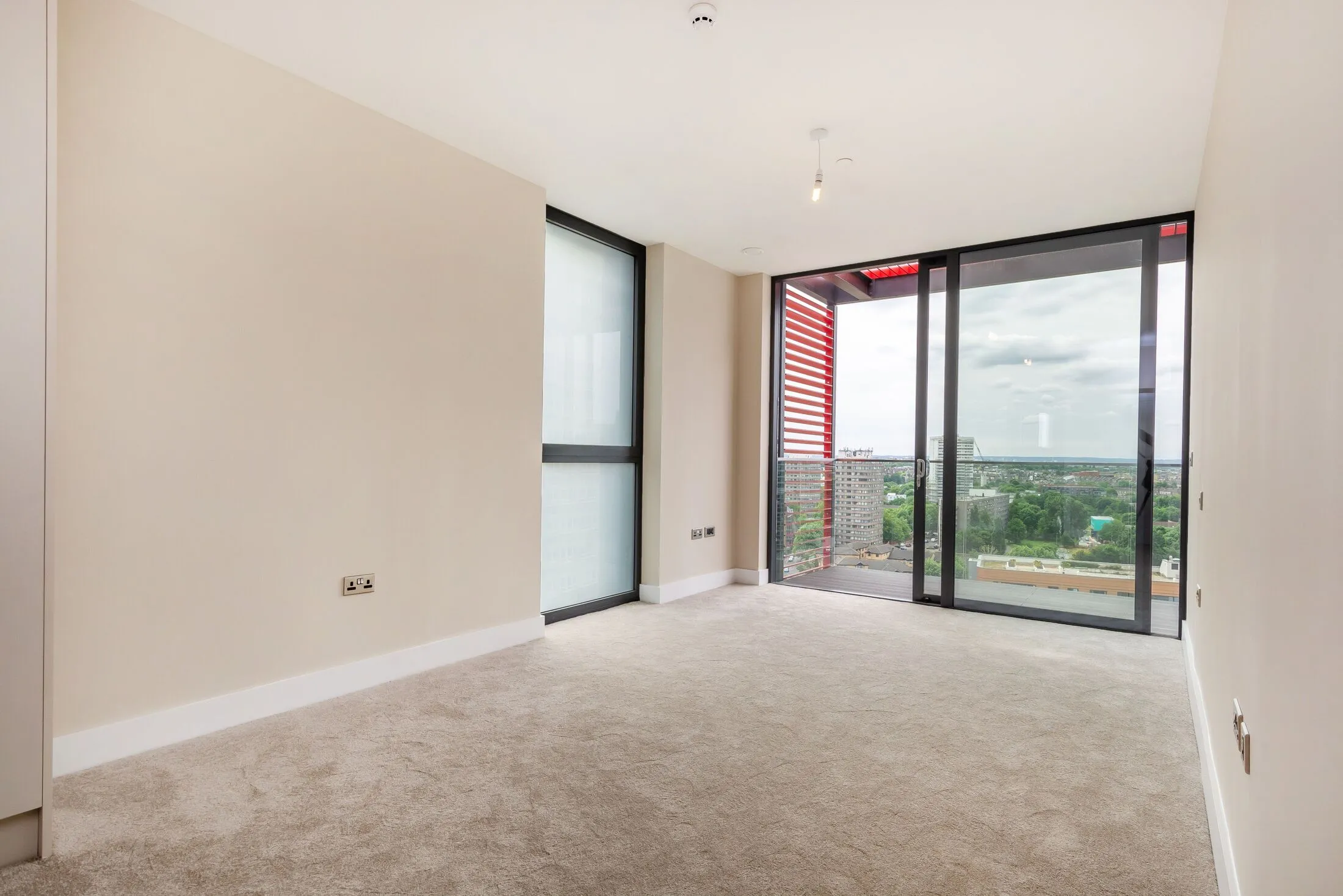 Flat Gwynne Road in Greater London