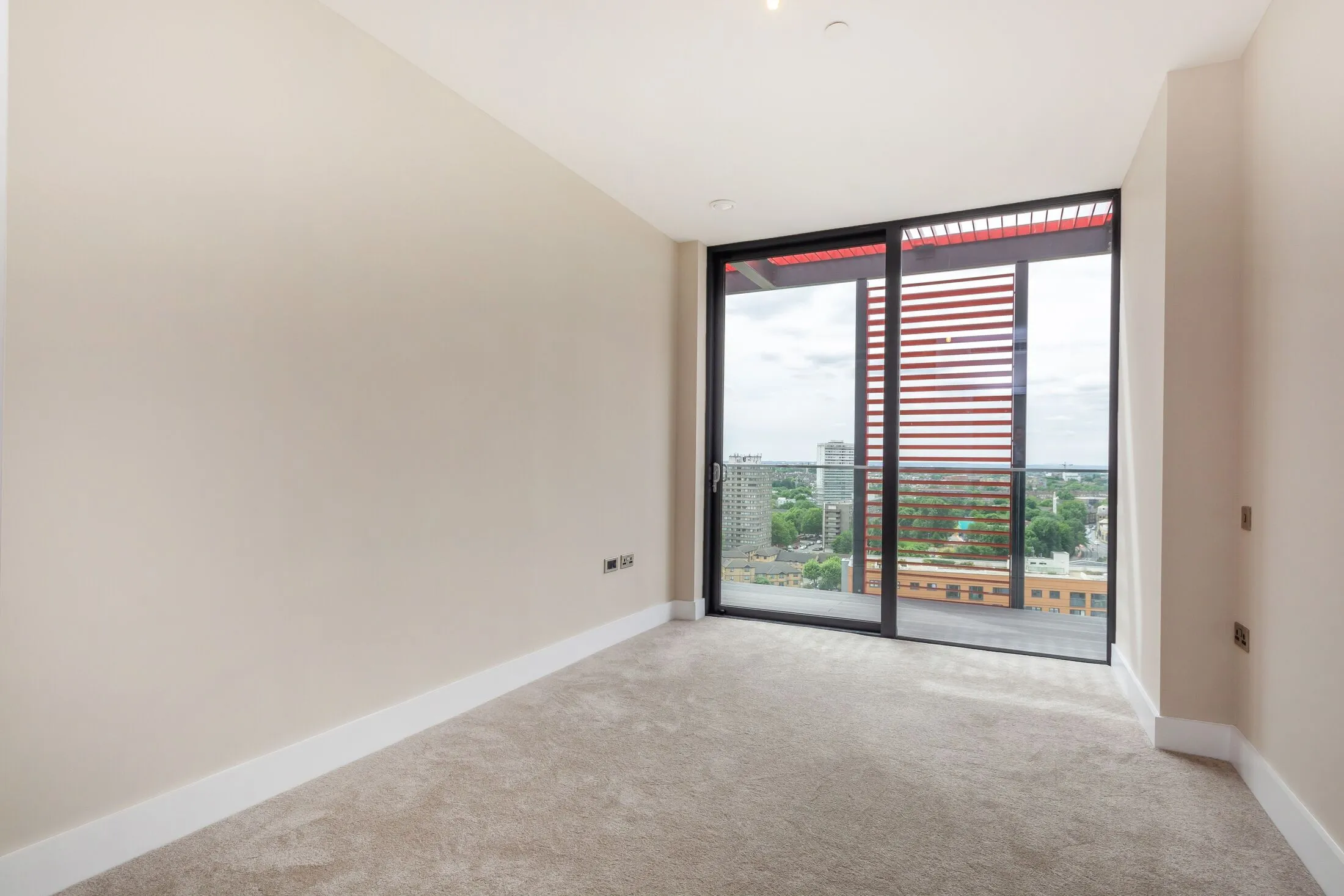 Flat Gwynne Road in Greater London