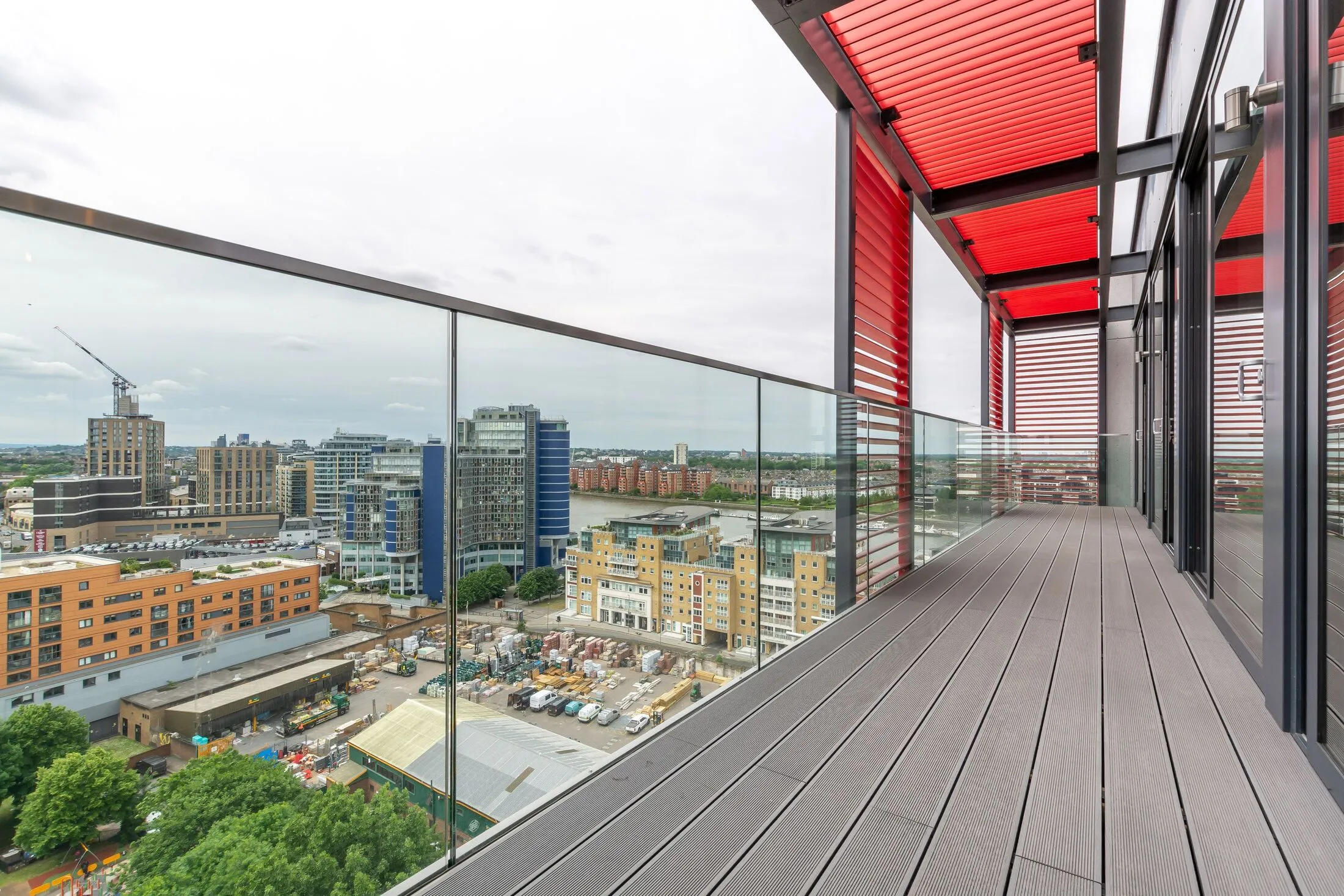 Flat Gwynne Road in Greater London