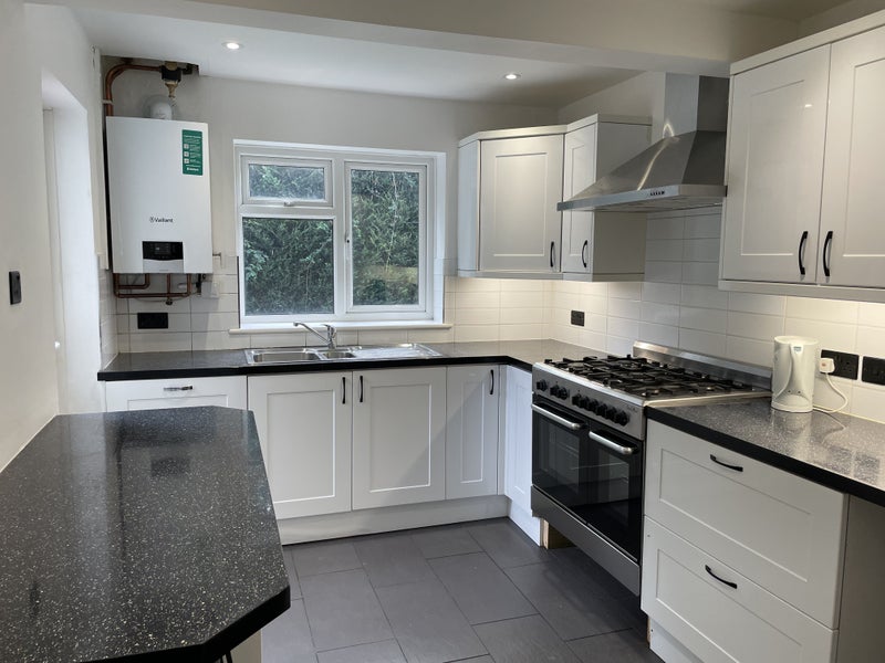Room Cobbles Crescent in Crawley