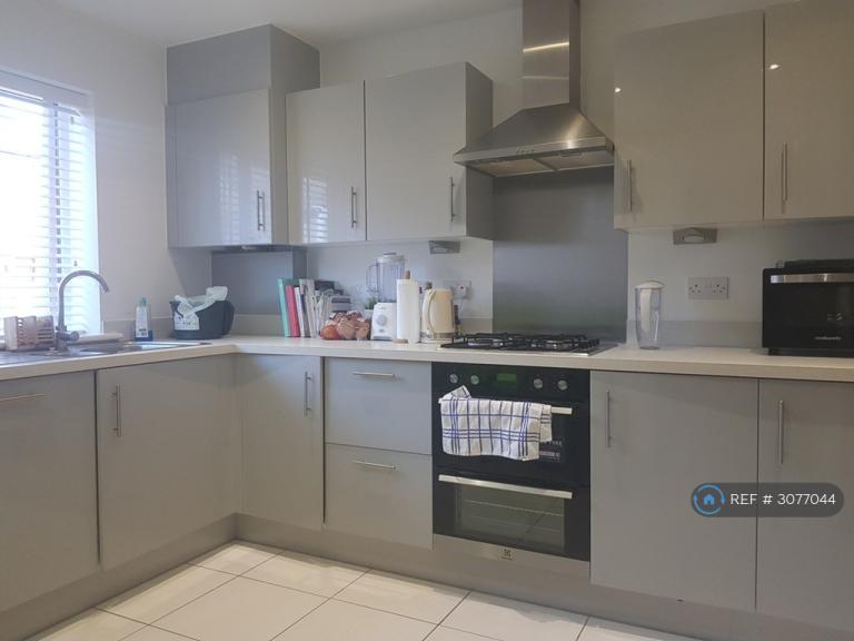 Room College Row in Ashford