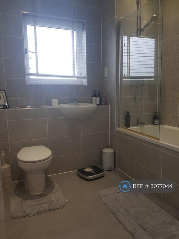 Room College Row in Ashford