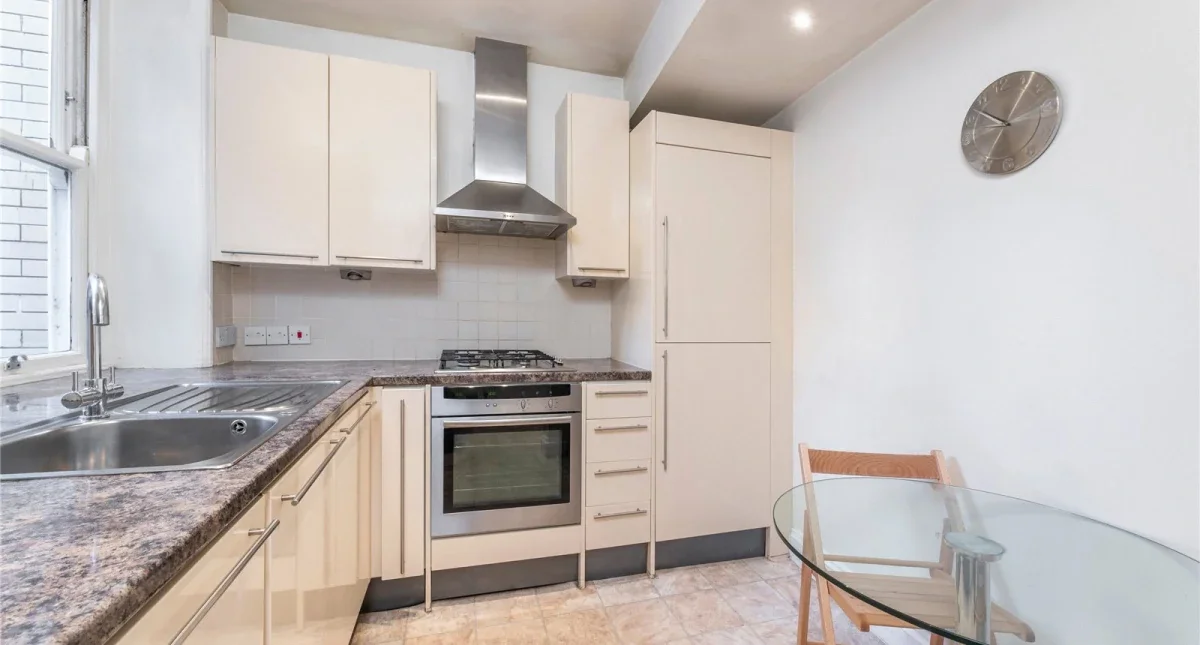 Flat Newman Street in City of Westminster