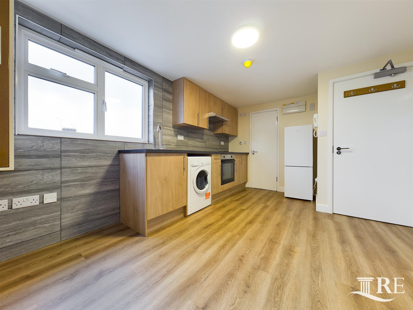 Flat Brampton Road in Greater London
