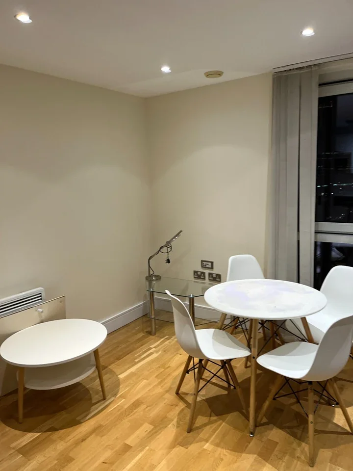 Flat Prestons Road in Greater London