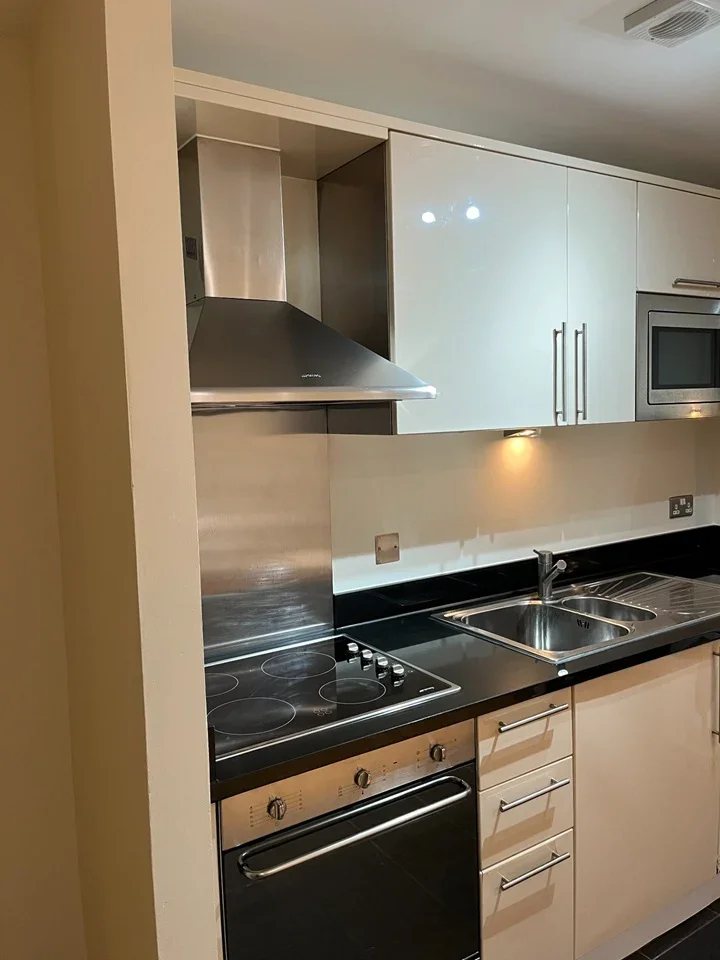 Flat Prestons Road in Greater London