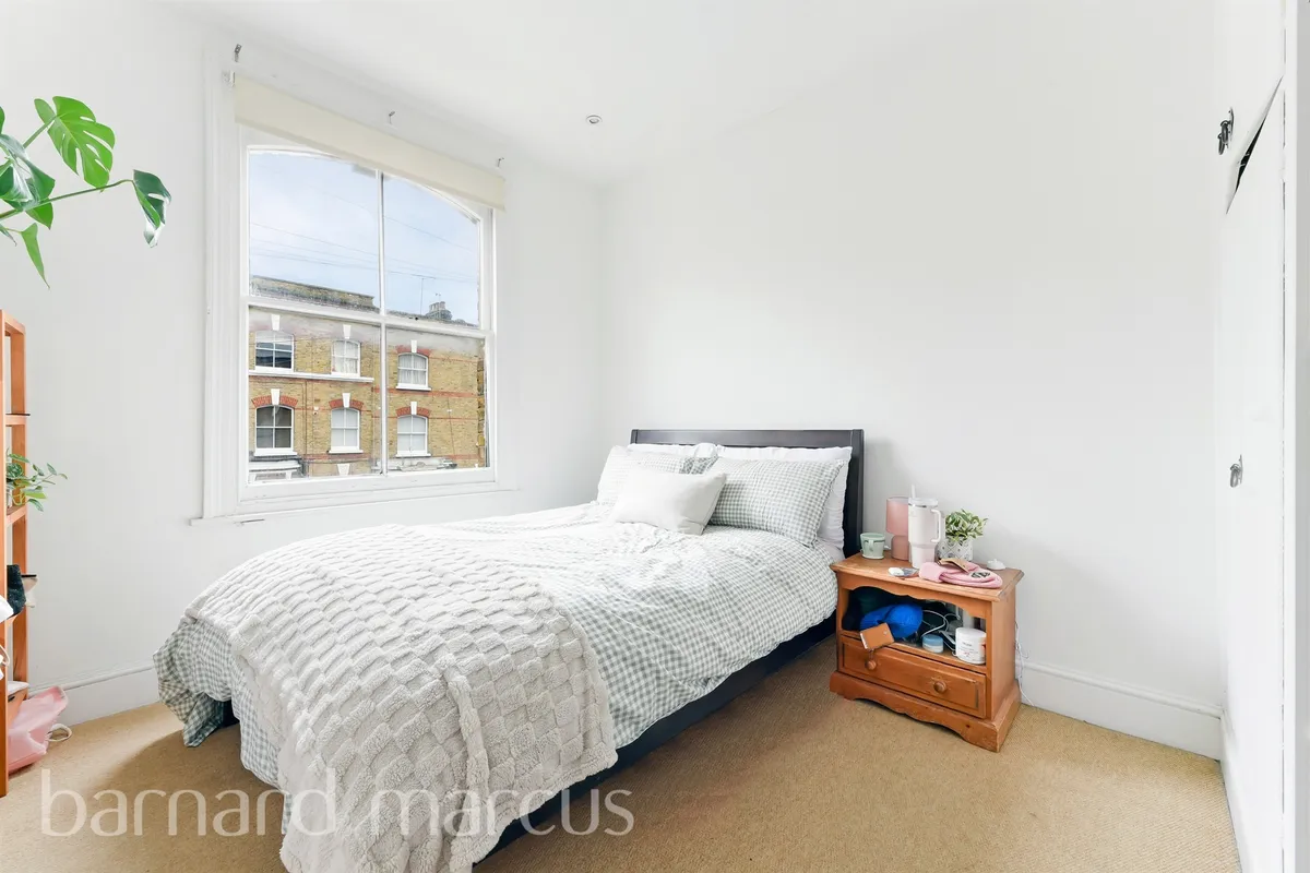 Flat Offerton Road in Greater London
