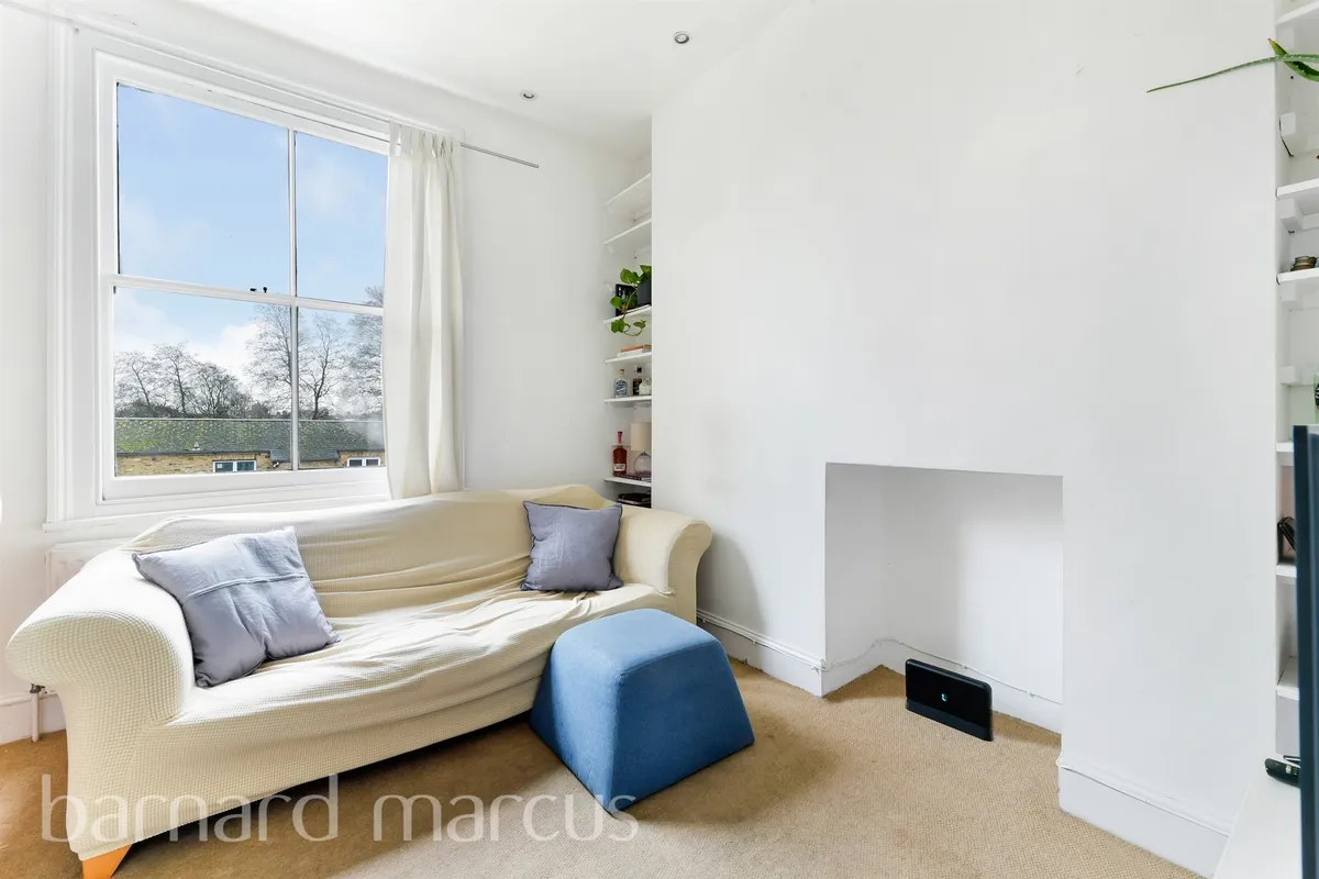 Flat Offerton Road in Greater London
