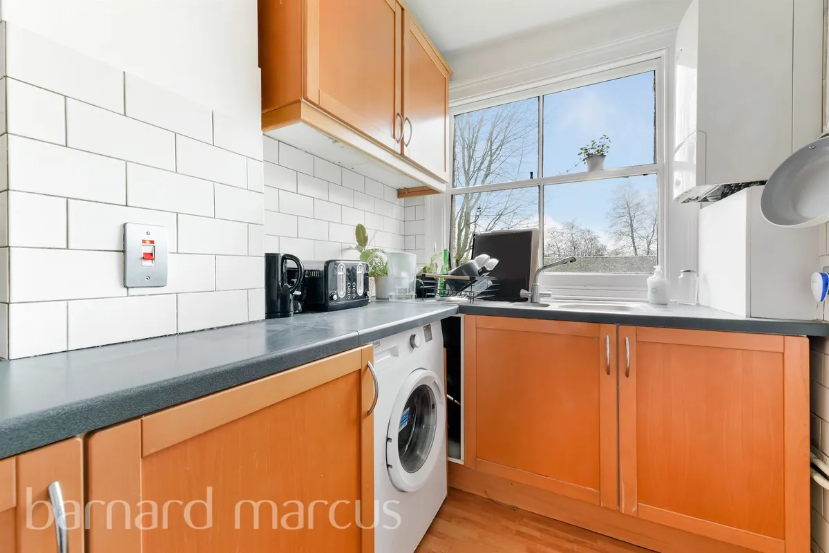Flat Offerton Road in Greater London
