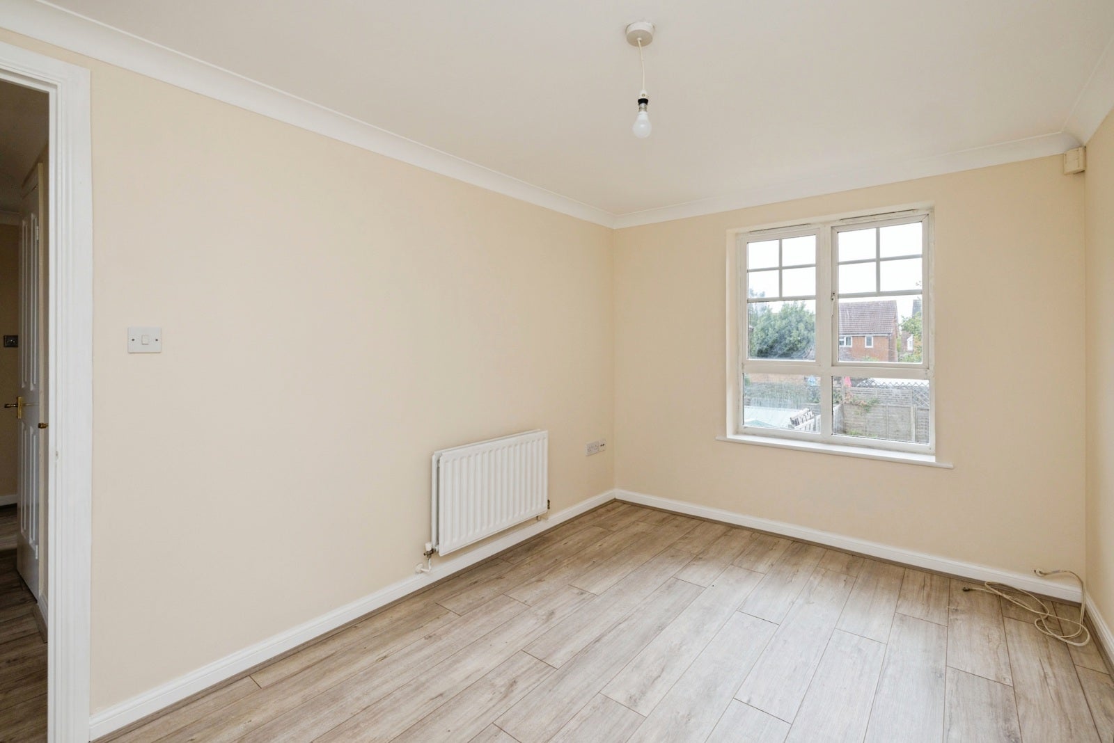 Flat Greenhaven Drive in Greater London