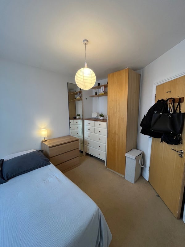 Room Farringdon Road in Greater London