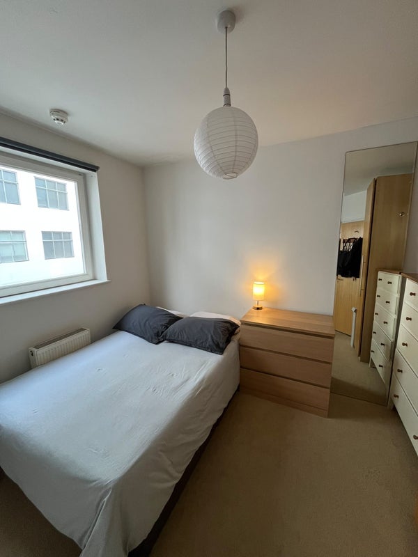 Room Farringdon Road in Greater London